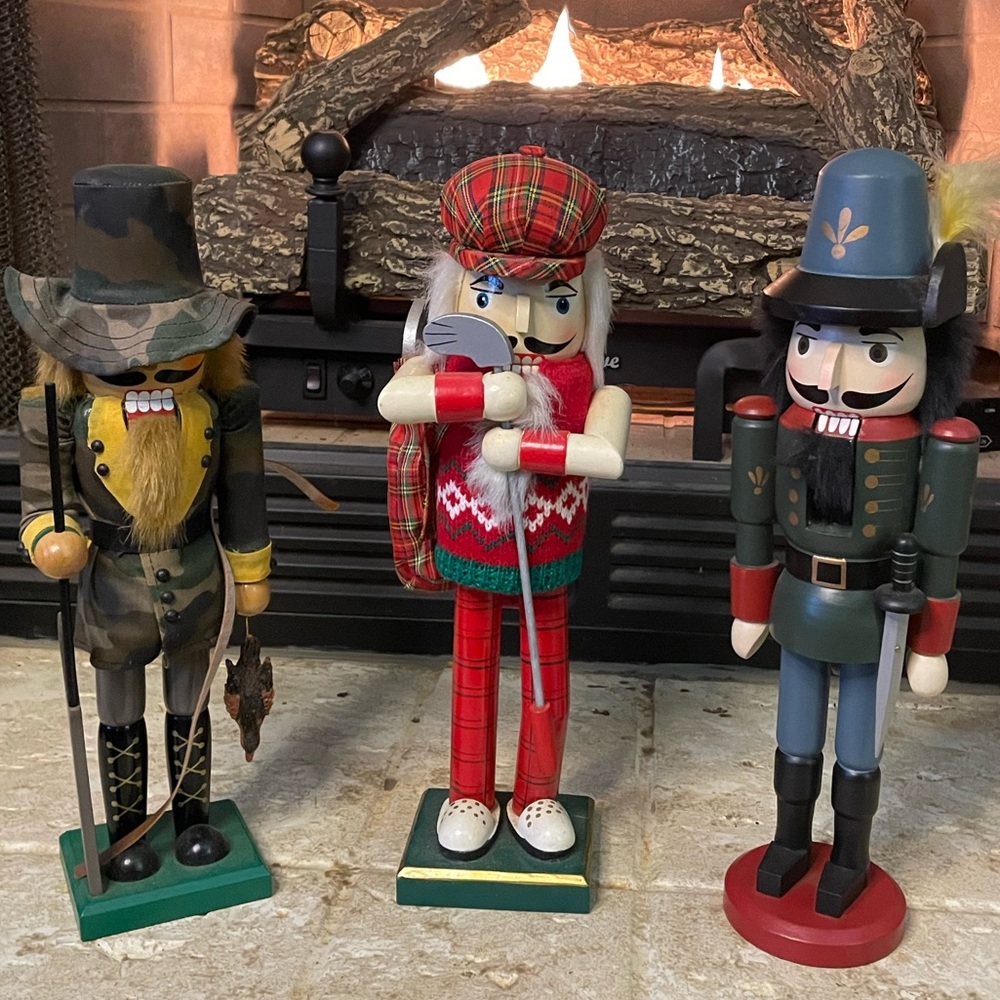 🎄 Christmas Nutcrackers Set Of 3. Made of Wood. 13.5” Tall. 🎄